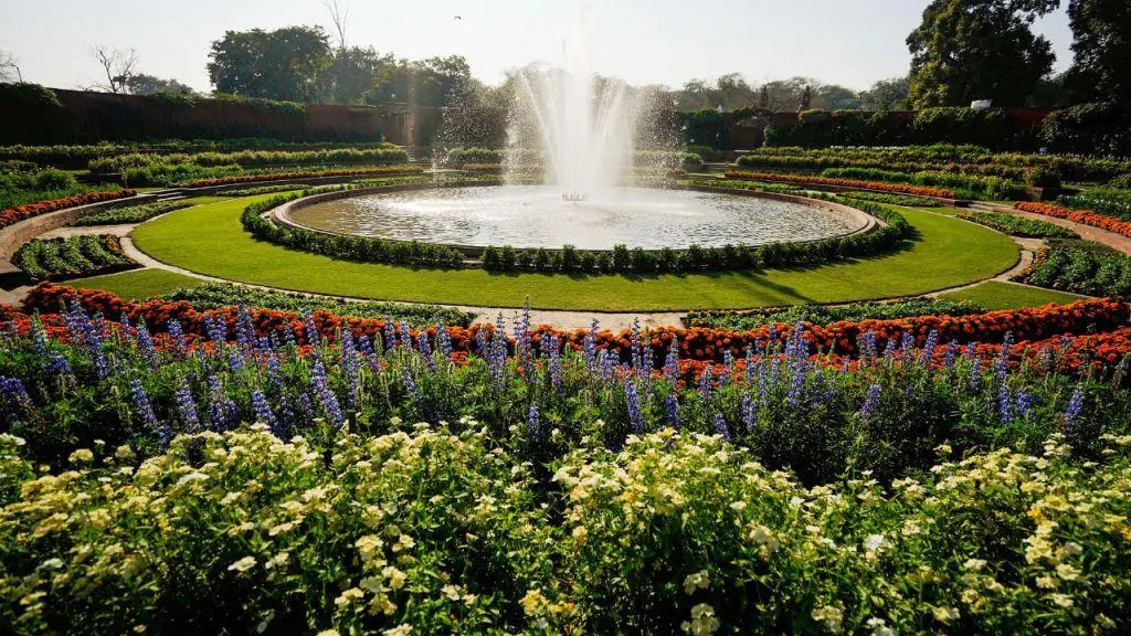 रोज गार्डन (Rose Garden)